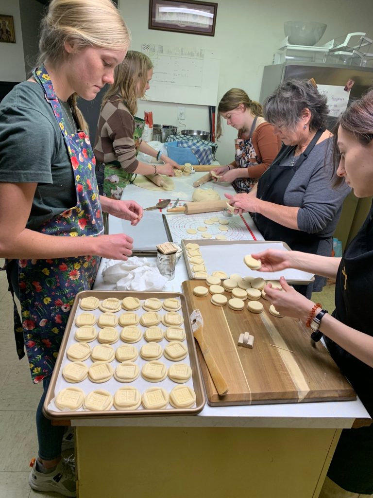 Many hands makes light work.